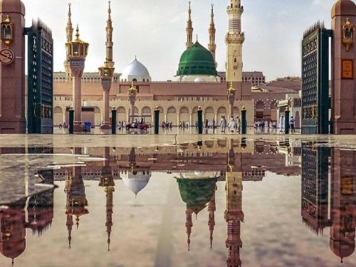 Dilon se gam mitata hai Muhammad naam aisa hai || दिलों से ग़म मिटाता है, मुहम्मद नाम ऐसा है || Lyrics || Roman (Eng) & हिंदी (Hindi)